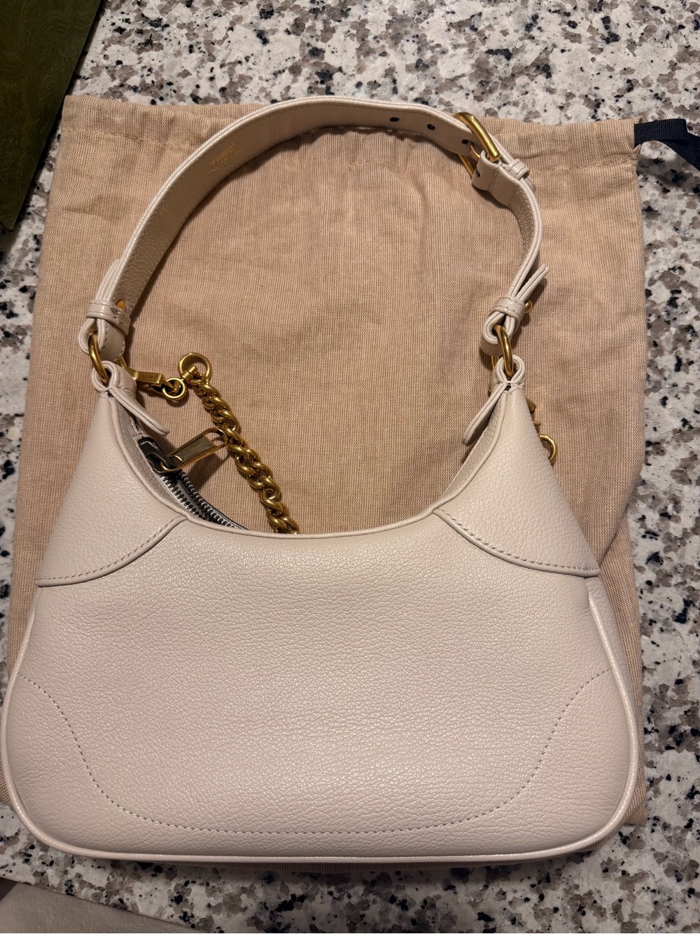 Gucci Ivory Leather Shoulder Bag with Gold Chain - Picture 2 of 3